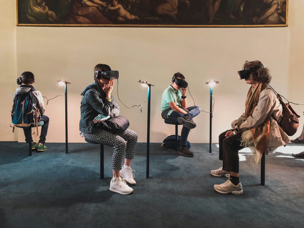 lucrezia-carnelos-IMUwe-p1yqs-unsplash-1024x768 O Futuro da Realidade Aumentada e Virtual: Como AR e VR Estão Transformando o Mundo